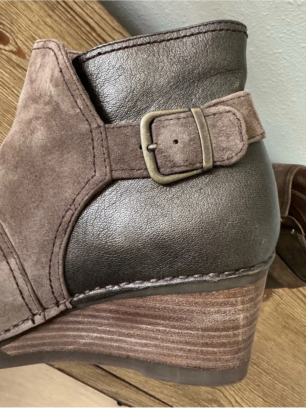 Dansko 41 Women’s brown leather/metallic side buckle ankle boots heeled 10.5/11